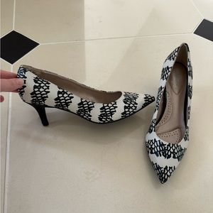 Dexflex Comfort Kitten Heels Snake Print Embossed Pointed Toe Shoes Size 9